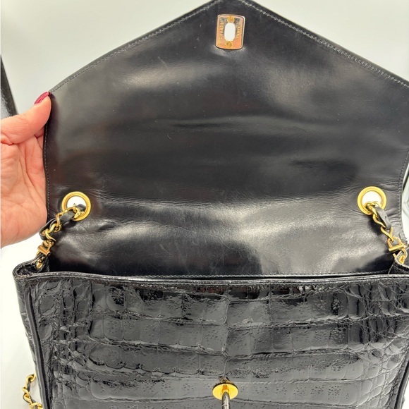 Authentic vintage Chanel Alligator Flap Bag - Picture 9 of 16